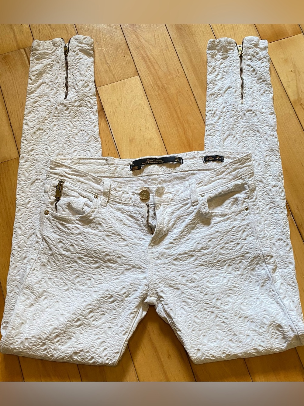 Cream Textured Zip-Hem Skinny Jeans